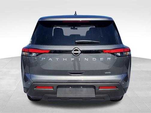 2025 Nissan Pathfinder S