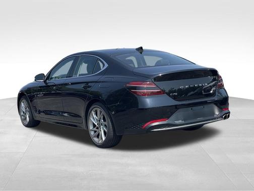 2022 Genesis G70 2.0T