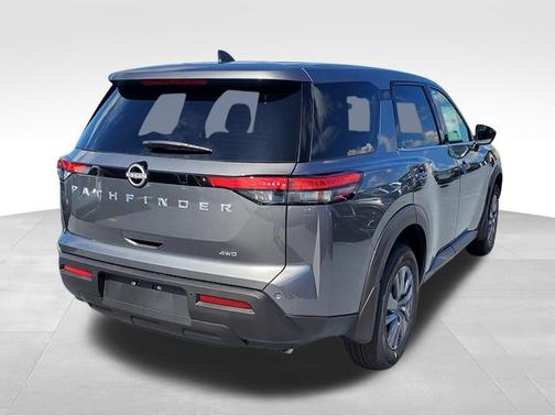 2025 Nissan Pathfinder S