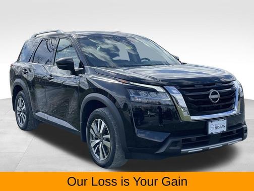 2022 Nissan Pathfinder SL