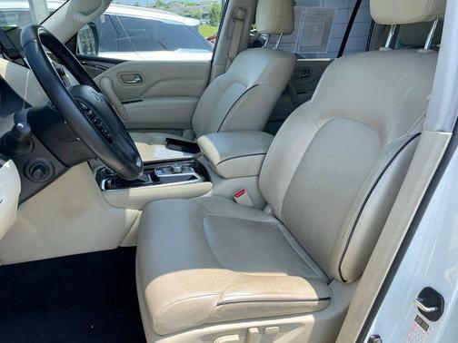 2022 INFINITI QX80 Luxe