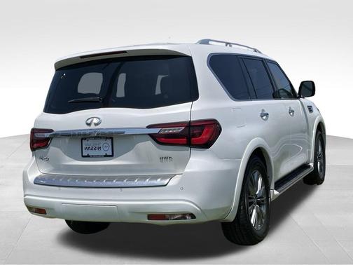 2022 INFINITI QX80 Luxe