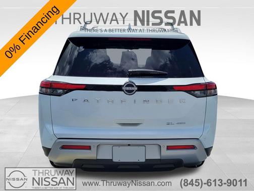 2025 Nissan Pathfinder SL