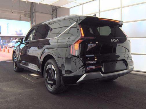 Aurora Black Pearl 2024 Kia EV9 Land