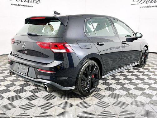 2022 Volkswagen Golf GTI 2.0T SE DSG