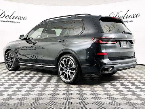 Black Sapphire Metallic 2024 BMW X7 xDrive40i