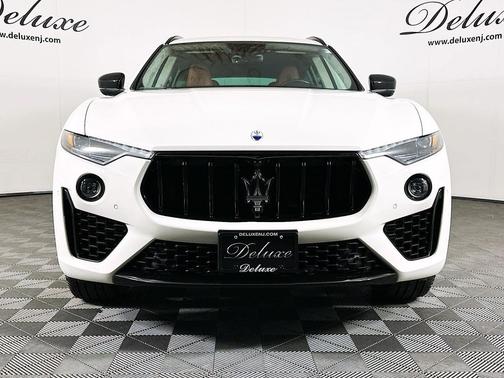 Bianco 2022 Maserati Levante Modena
