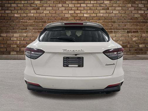 Bianco 2022 Maserati Levante Modena
