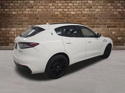 White 2022 Maserati Levante Modena
