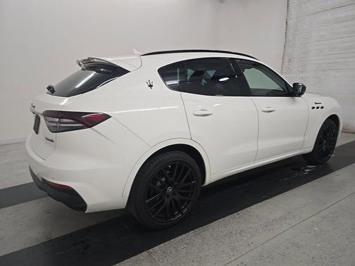 White 2022 Maserati Levante Modena