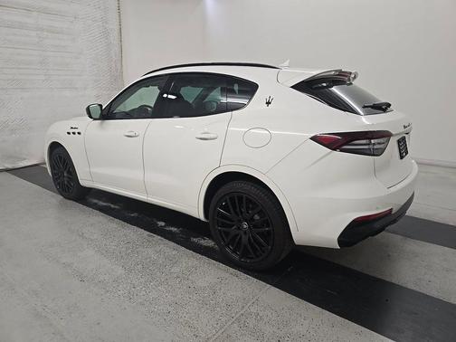 White 2022 Maserati Levante Modena