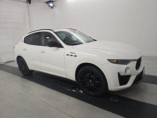 White 2022 Maserati Levante Modena