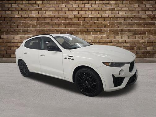 White 2022 Maserati Levante Modena
