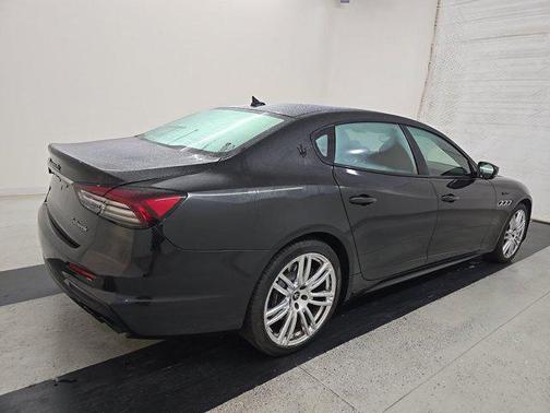 2022 Maserati Quattroporte Modena Q4