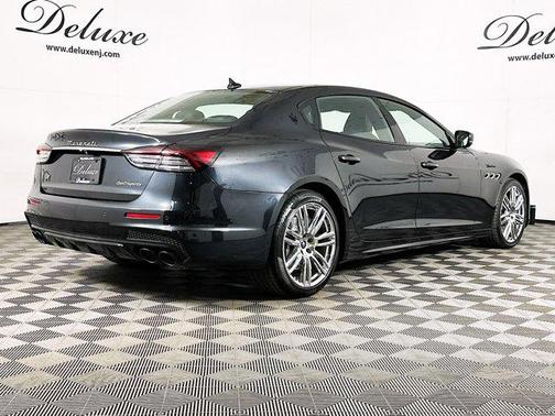 Nero Ribelle Metallic 2022 Maserati Quattroporte Modena Q4