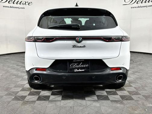 Milano White 2024 Alfa Romeo Tonale Veloce