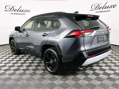 2020 Toyota RAV4 Hybrid SE