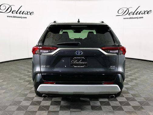 2020 Toyota RAV4 Hybrid SE