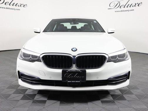 Photo 2 of 40 of 2019 BMW 530 i xDrive