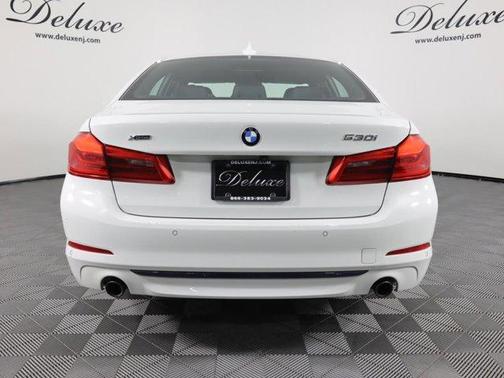 Photo 5 of 40 of 2019 BMW 530 i xDrive