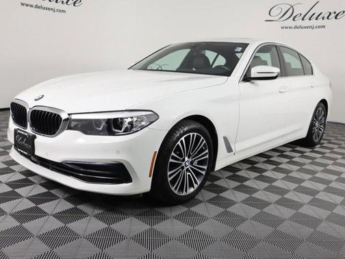 Photo 3 of 40 of 2019 BMW 530 i xDrive