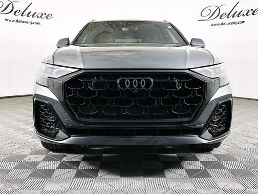 Daytona Gray Pearl Effect 2024 Audi Q8 55 Premium Plus