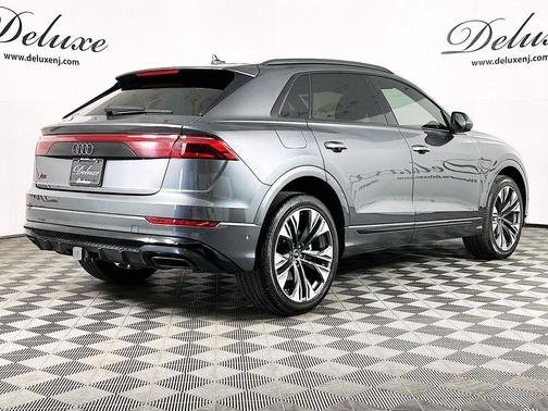 Daytona Gray Pearl Effect 2024 Audi Q8 55 Premium Plus