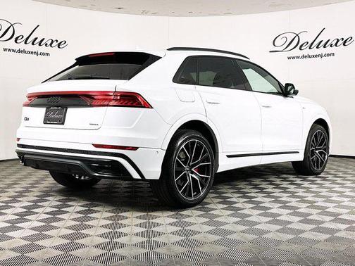 2022 Audi Q8 55 Premium Plus