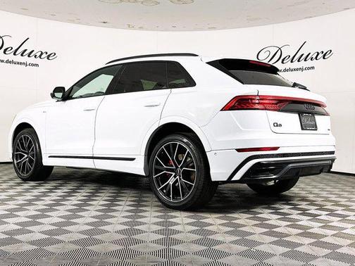 2022 Audi Q8 55 Premium Plus