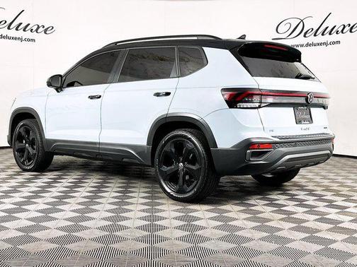 Monument Gray w/Deep Black Roof 2025 Volkswagen Taos SE Black