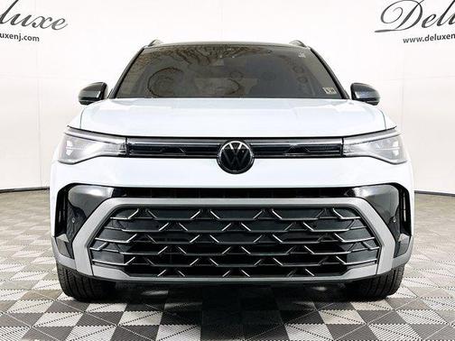 Monument Gray w/Deep Black Roof 2025 Volkswagen Taos SE Black