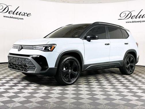Monument Gray w/Deep Black Roof 2025 Volkswagen Taos SE Black
