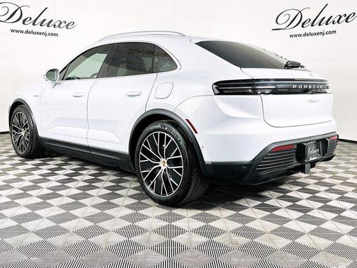 2024 Porsche Macan Electric 4