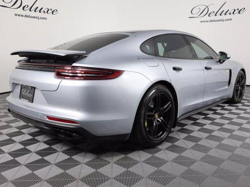 2018 Porsche Panamera 4