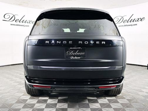 Santorini Black Metallic 2024 Land Rover Range Rover SE