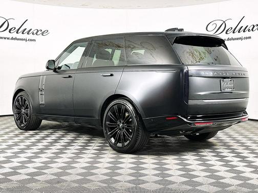 Santorini Black Metallic 2024 Land Rover Range Rover SE
