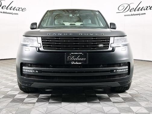 Santorini Black Metallic 2024 Land Rover Range Rover SE