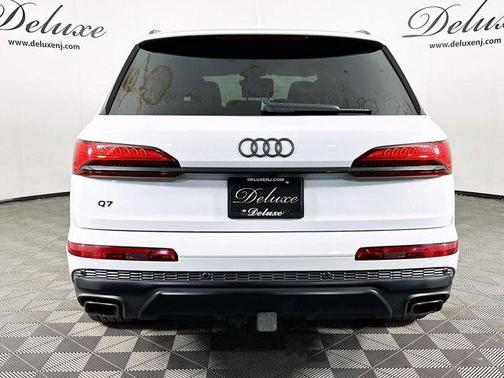 Glacier White Metallic 2025 Audi Q7 55 Premium Plus