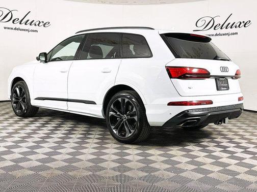Glacier White Metallic 2025 Audi Q7 55 Premium Plus