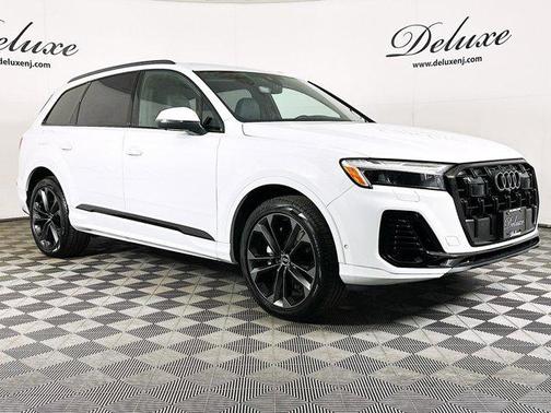 Glacier White Metallic 2025 Audi Q7 55 Premium Plus
