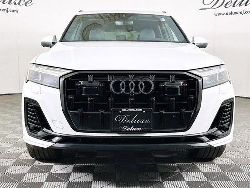 Glacier White Metallic 2025 Audi Q7 55 Premium Plus