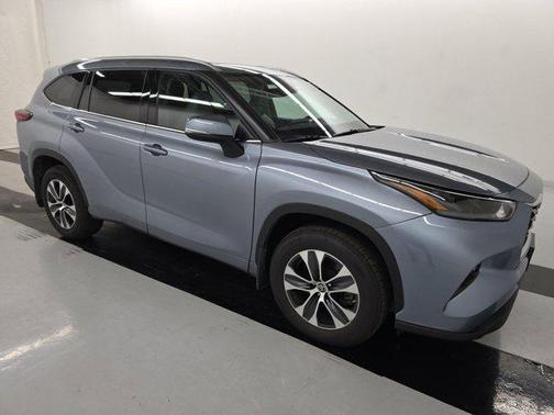 Gray 2022 Toyota Highlander XLE