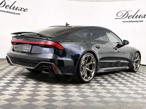 Sebring Black Crystal Effect 2024 Audi RS 7 4.0T Performance