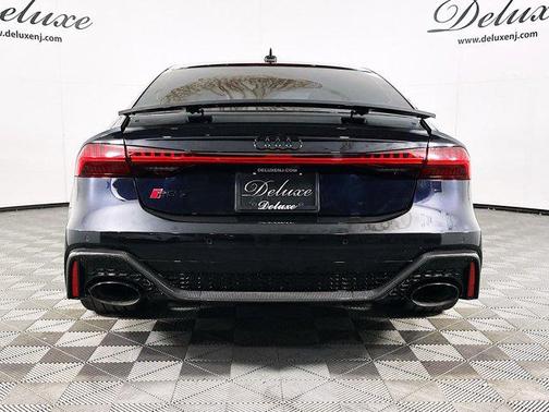 Sebring Black Crystal Effect 2024 Audi RS 7 4.0T Performance