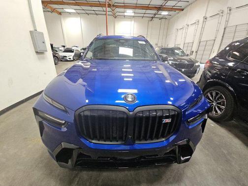 2023 BMW X7 M60i