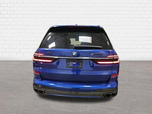 2023 BMW X7 M60i