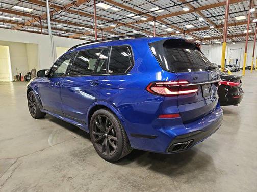 2023 BMW X7 M60i