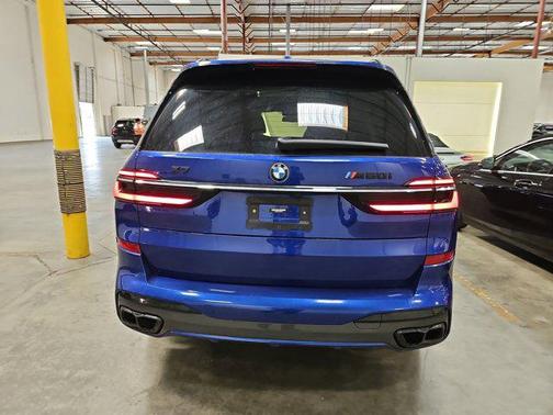 2023 BMW X7 M60i