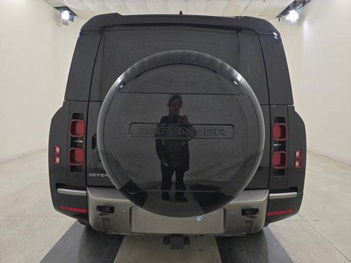 2024 Land Rover Defender X-Dynamic SE