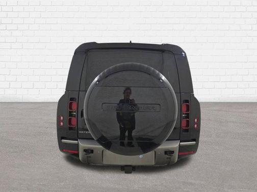 2024 Land Rover Defender X-Dynamic SE